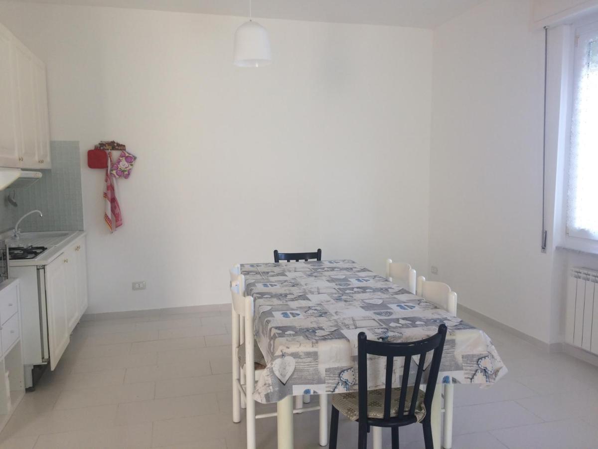 A Casa Di Nonna Luciana - Trilocale Con Giardino Apartment Ceriale Exterior foto